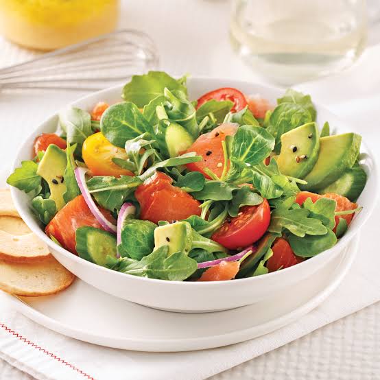 Salade, Avocat et saumon Fumé