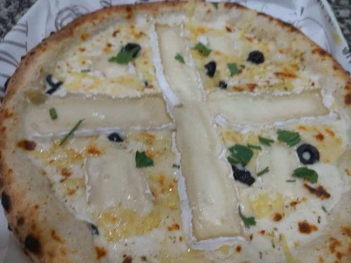 Pizza 4 fromages 