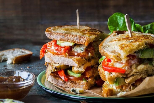 Sandwich pain de compagne au poulet pané 