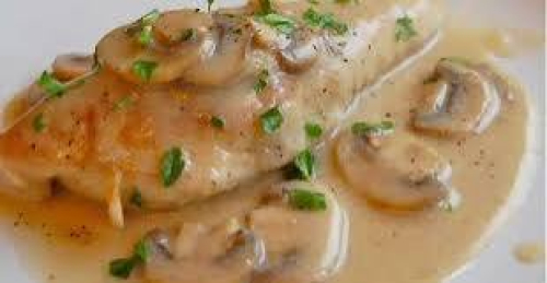 Escalope de poulet à la crème aux champignons 