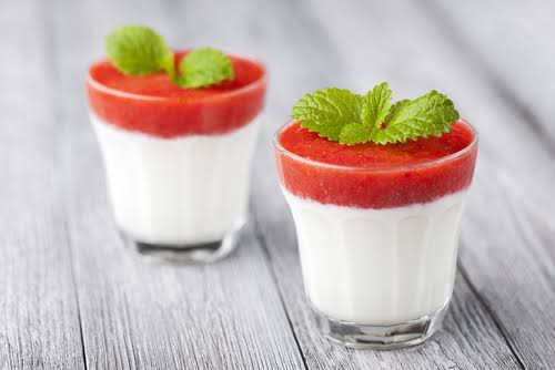Panna cota au coulis de fruits rouge