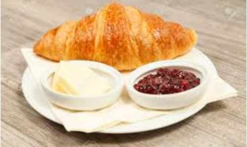 Croissant au beurre et confiture 