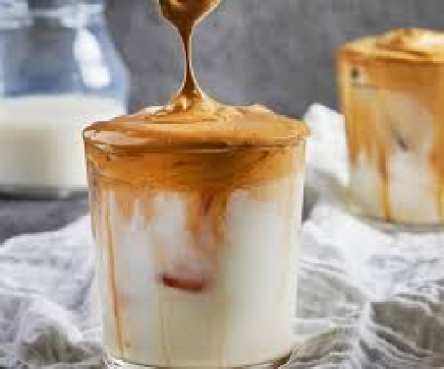 CAFE DALGANO (CAFE, LAIT, SIROP FRAISE)