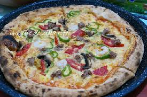 PIZZA ROYALE