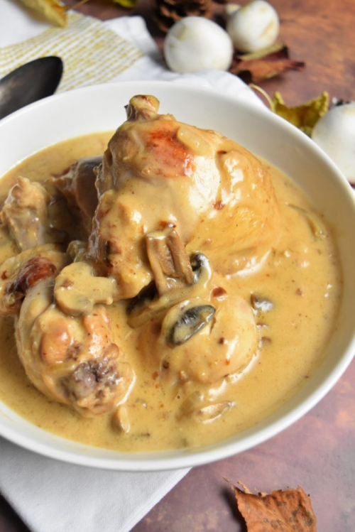 CUISSE DE POULET SAUCE CHAMPIGNON