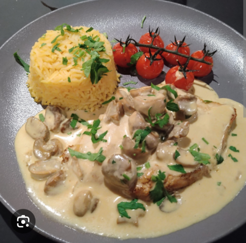 SUPRÊME DE VOLAILLE A LA CREME