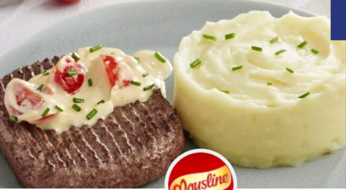Purée traditionnelle.steak hachée assaisonné ou cuisse de poulet assaisonnée 